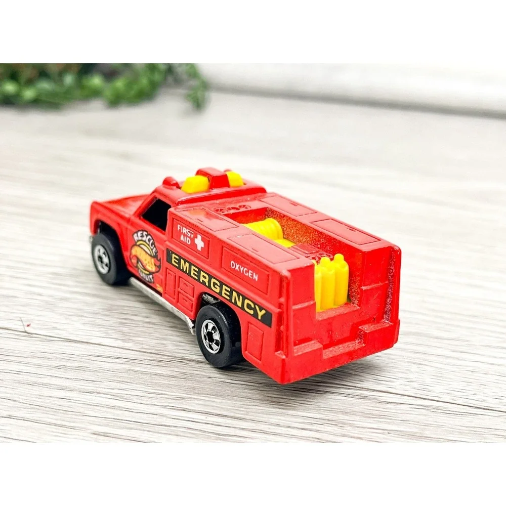 1974 FIRE RANGER TRUCK EMERGENCY 1:64‎ SCALE DIECAST DIORAMA COLLECTOR